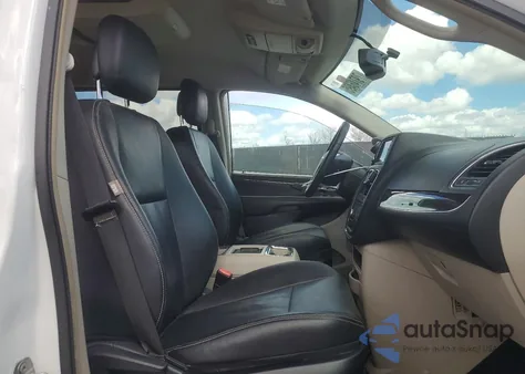 2016 Chrysler Town & Country Touring z USA, uszkodzony, nr VIN 2C4RC1BG6GR295121